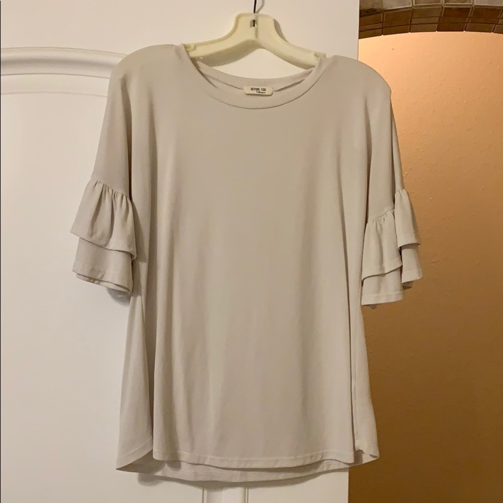 Women’s flutter sleeve top